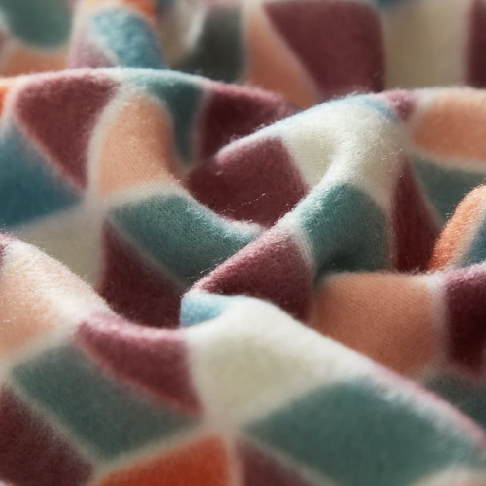 Mainstays Fleece Throw Blanket, 50" x 60", Geo NEW - Picture 7 of 8